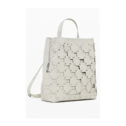 Schicker Beiger Damenrucksack mit Nieten