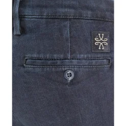 Schmal geschnittene Karotten-Jeans in Cropped-Länge