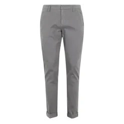 Schmale Chino-Hose mit Gesäßtaschen