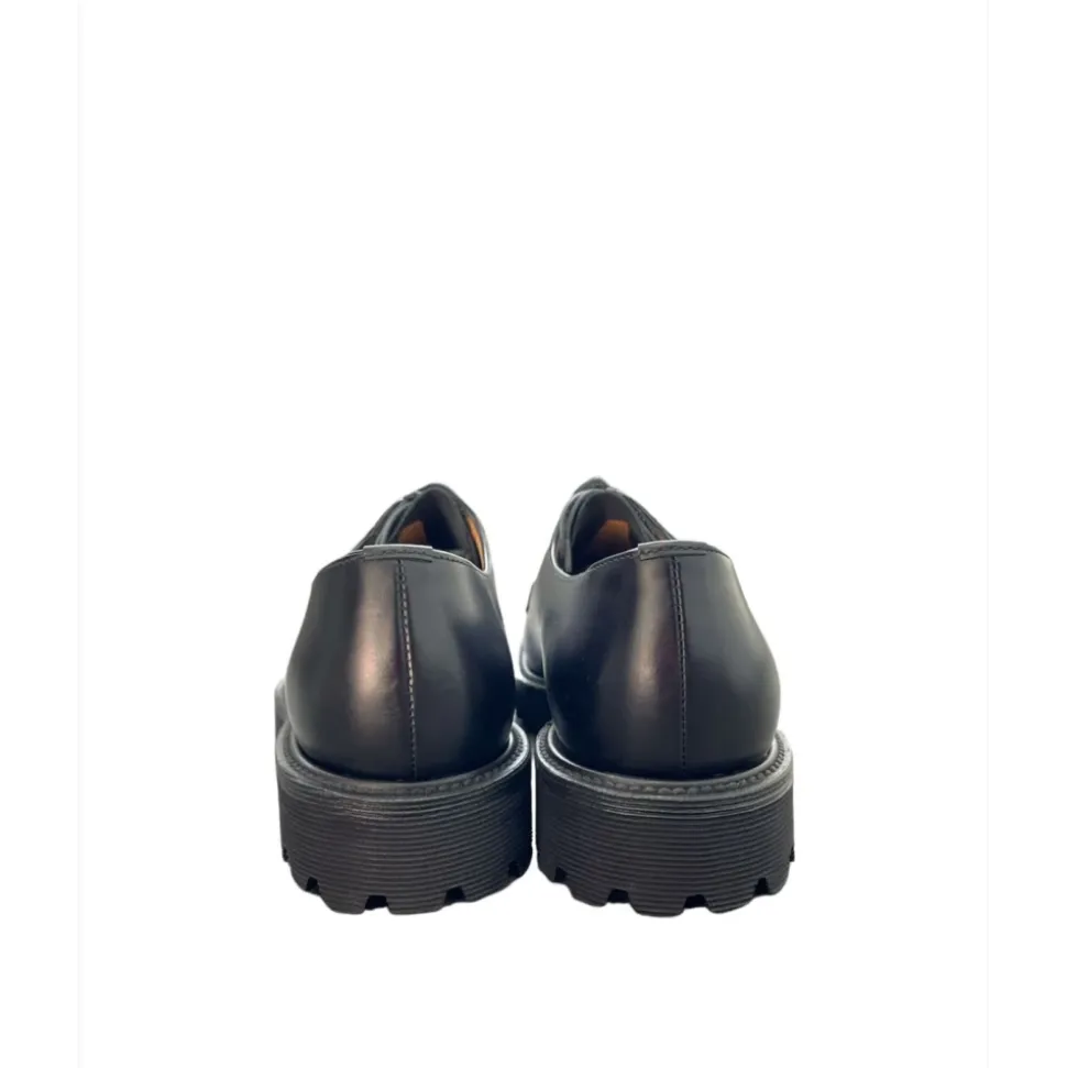 Schnürschuhe