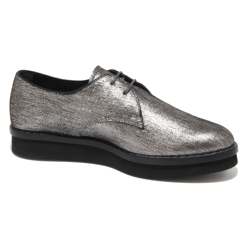 Schnürschuhe mit Riss-Effekt