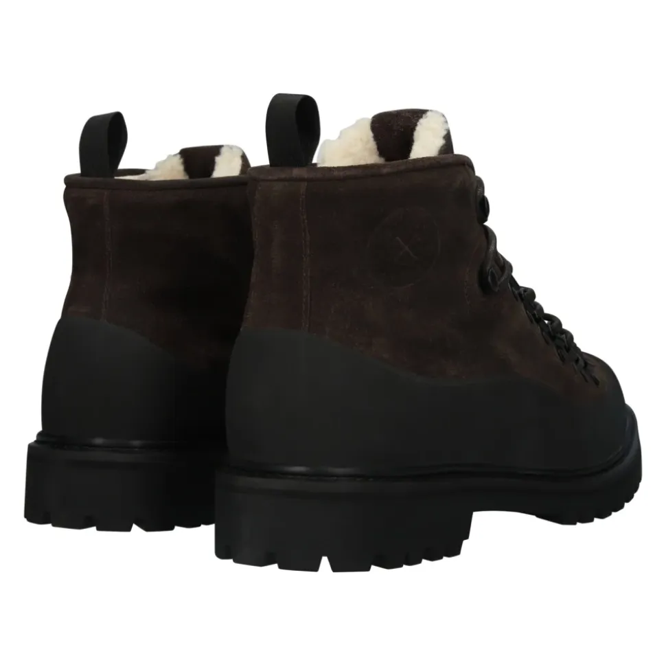 Schnürstiefel