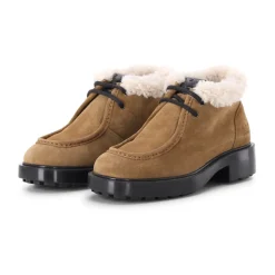 Schnürstiefel