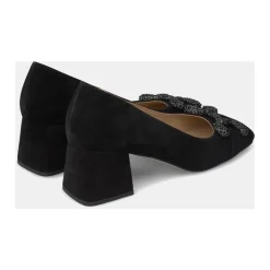 Schuh mit Absatz und Detail