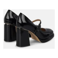 Schuh mit breitem Absatz