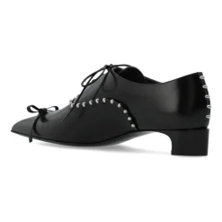 Schuhe mit Absätzen