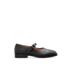 Schuhe mit Tabi-Ausschnitt