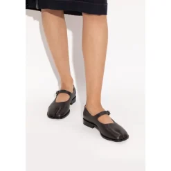Schuhe mit Tabi-Ausschnitt