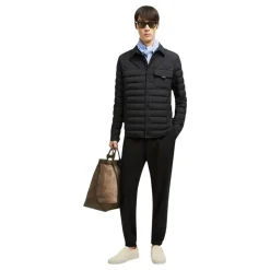 Schwarze Daunenhemdjacke mit Stretch
