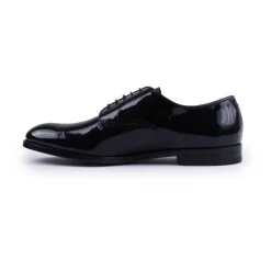 Schwarze flache Schnürschuhe aus Leder