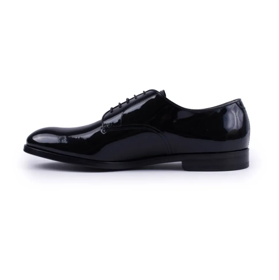 Schwarze flache Schnürschuhe aus Leder