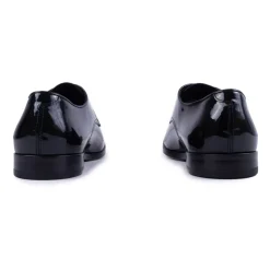 Schwarze flache Schnürschuhe aus Leder