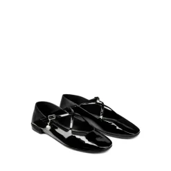 Schwarze Flache Schuhe mit Mandelzehen
