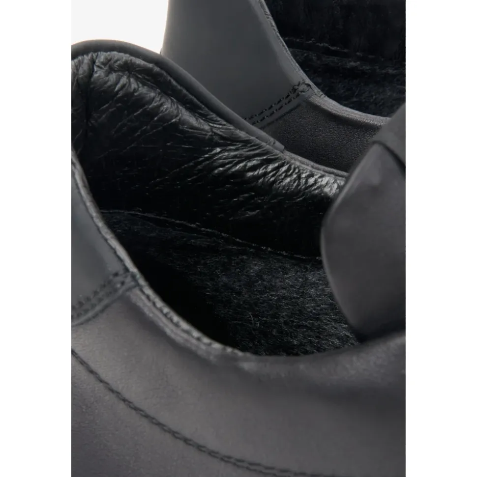 Schwarze High-Top Sneakers