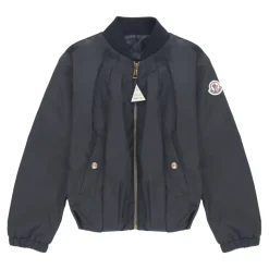 Schwarze Jacke mit gesticktem Aufnäher