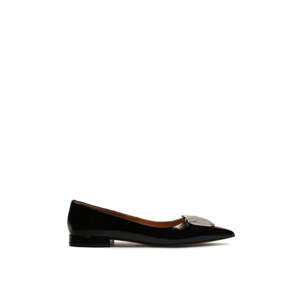 Schwarze lackierte Pumps mit flacher Sohle