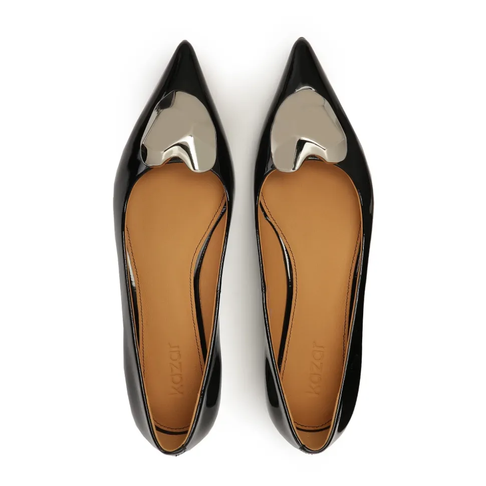 Schwarze lackierte Pumps mit flacher Sohle