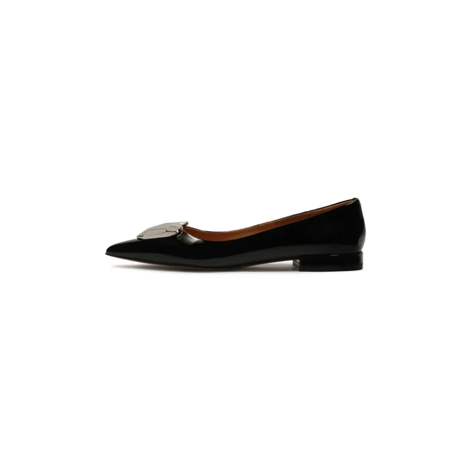 Schwarze lackierte Pumps mit flacher Sohle