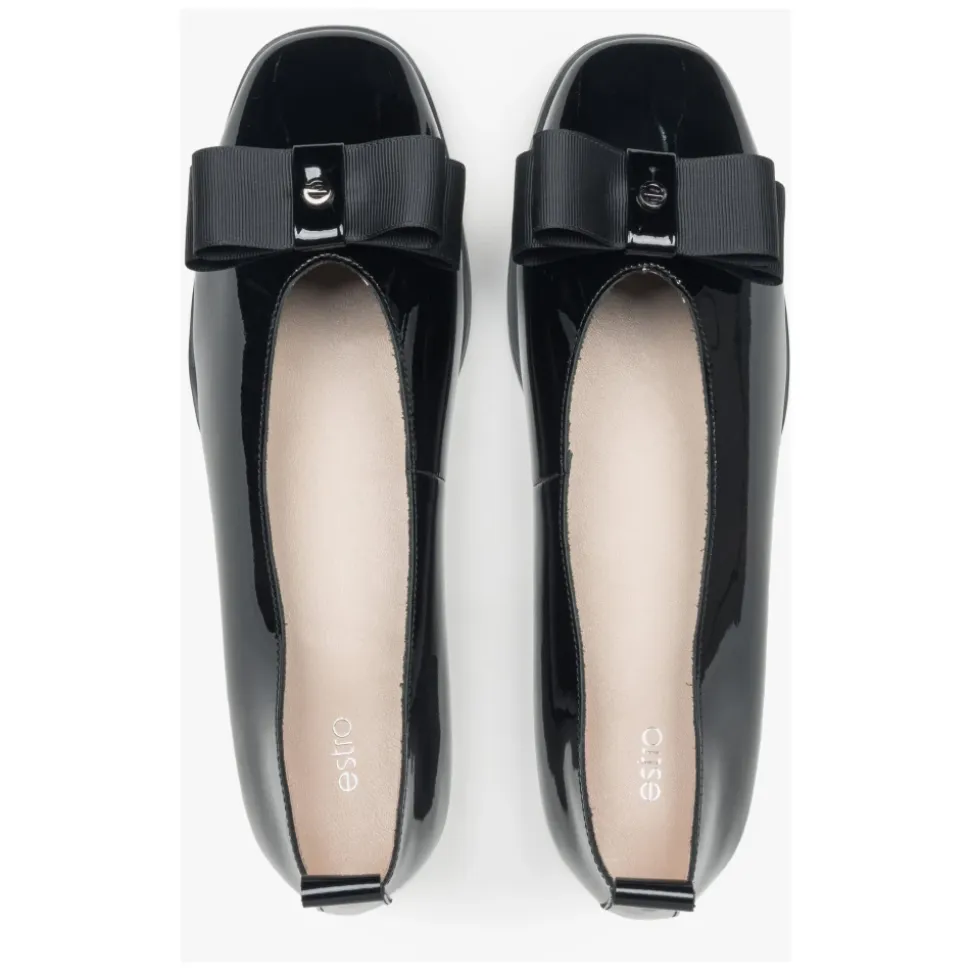 Schwarze Lackleder-Ballerinas für Damen mit einer Schleife