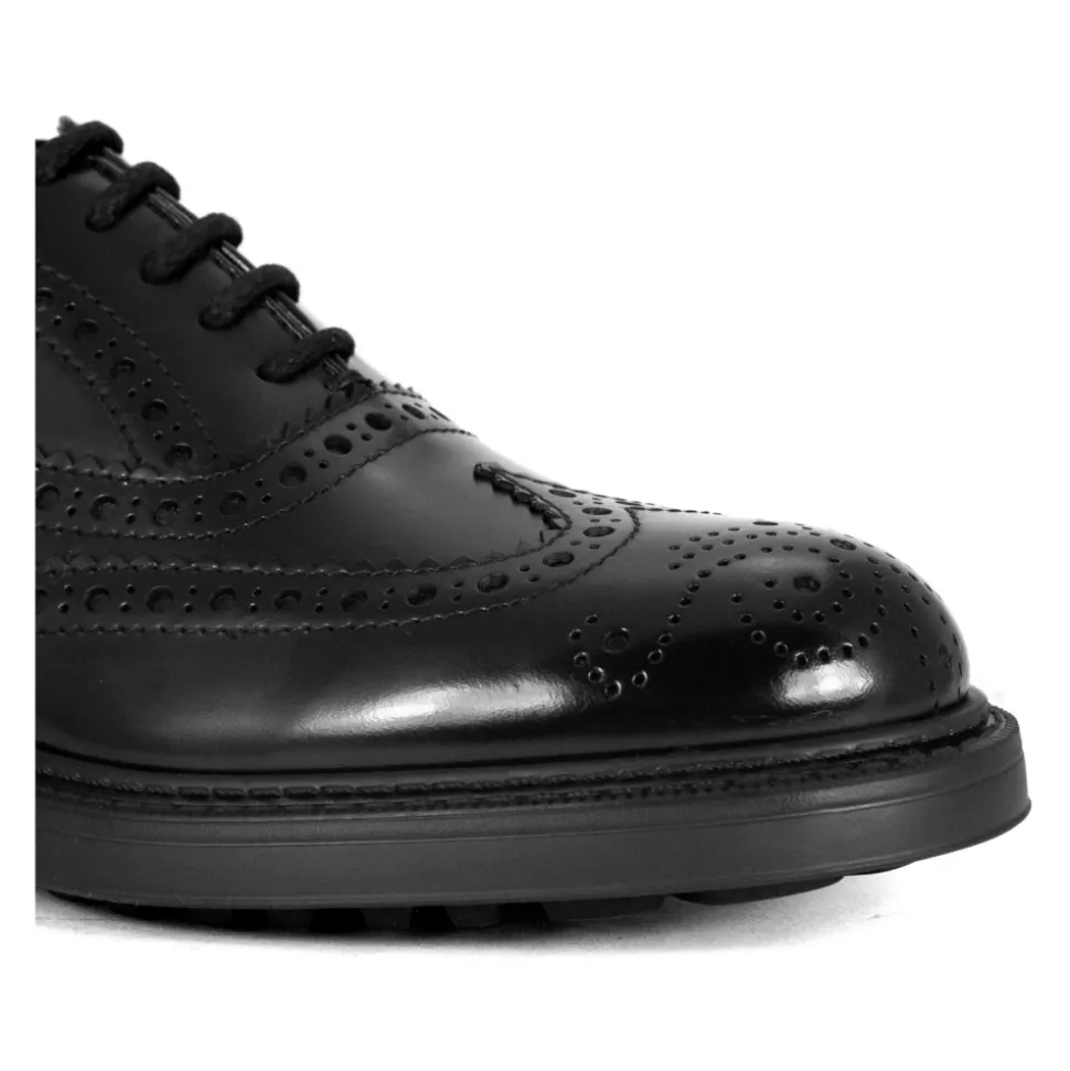 Schwarze Lederschnürschuhe mit Schwalbenschwanz
