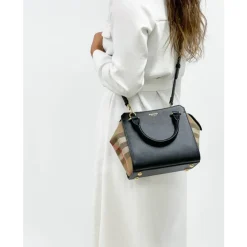 Schwarze Lederschultertasche mit House Check-Motiv