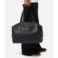 Schwarze Ledertasche mit Kreuzstich und Logoplatte