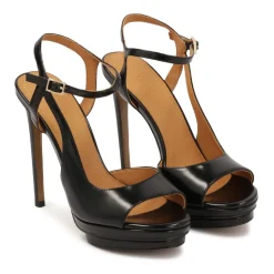 Schwarze Plateau- und Stilettosandalen.Dieses Produkt fällt klein aus.
