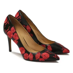 Schwarze Pumps mit floralem besticktem Muster