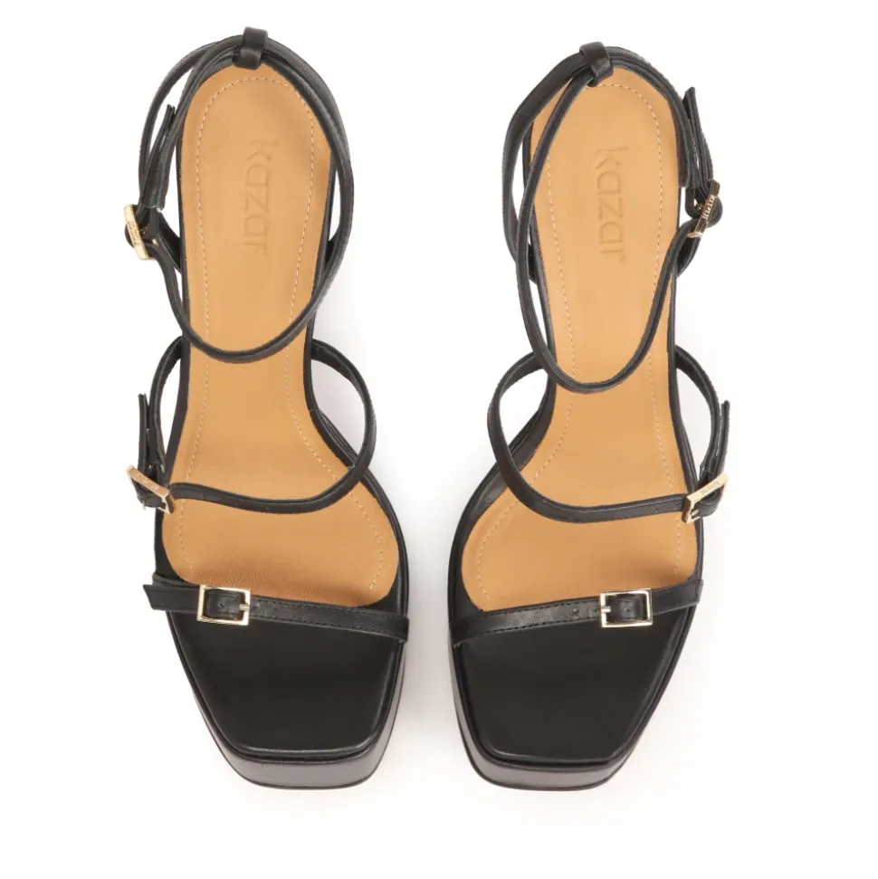 Schwarze Sandalen mit Absatz und Plateausohle
