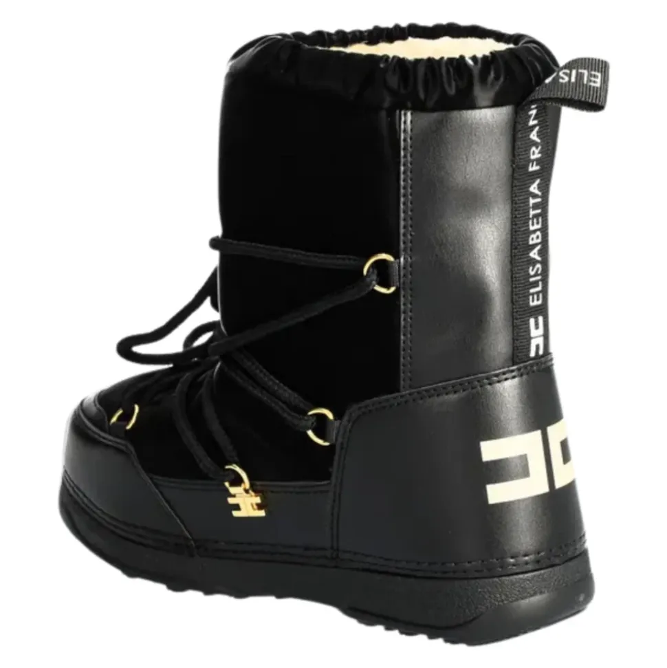 Schwarze Schneestiefel mit Schnürsenkeln