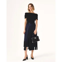 Schwarze Slingback-Pumps mit einem breiten Absatz
