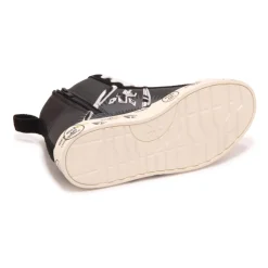 Schwarze Sneakers