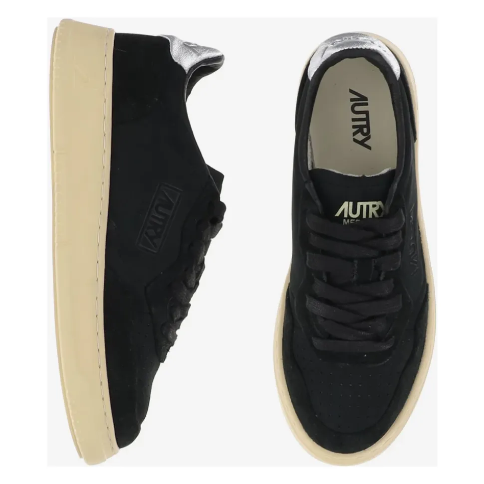 Schwarze Sneakers für einen Stilvollen Look