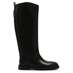 Schwarze Stiefel mit flacher Sohle.Dieses Produkt fällt groß aus.