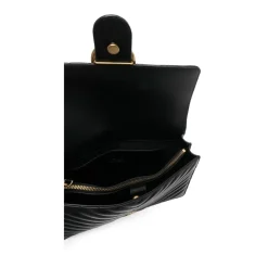 Schwarze Taschen für stilvolles Aussehen