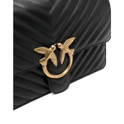Schwarze Taschen für stilvolles Aussehen