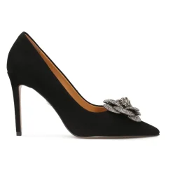 Schwarze Wildlederpumps mit glänzender Blume