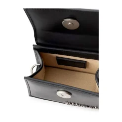 Schwarzer Leder-Sweatshirt und Mini-Tasche