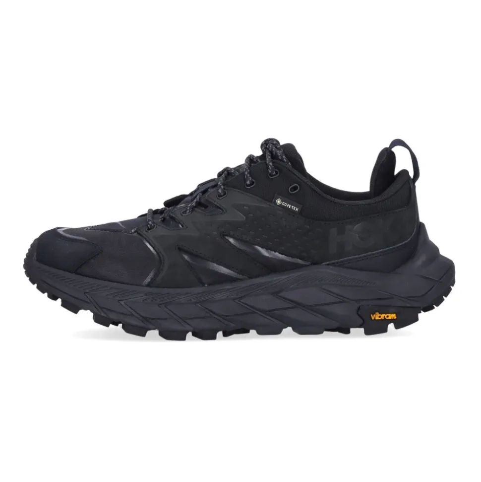Schwarzer Outdoor-Schuh mit Gore-Tex