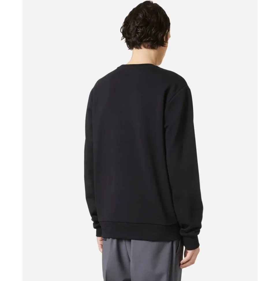 Schwarzer Pullover mit kleinem Branding