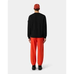 Schwarzer Pullover mit Kordelkapuze
