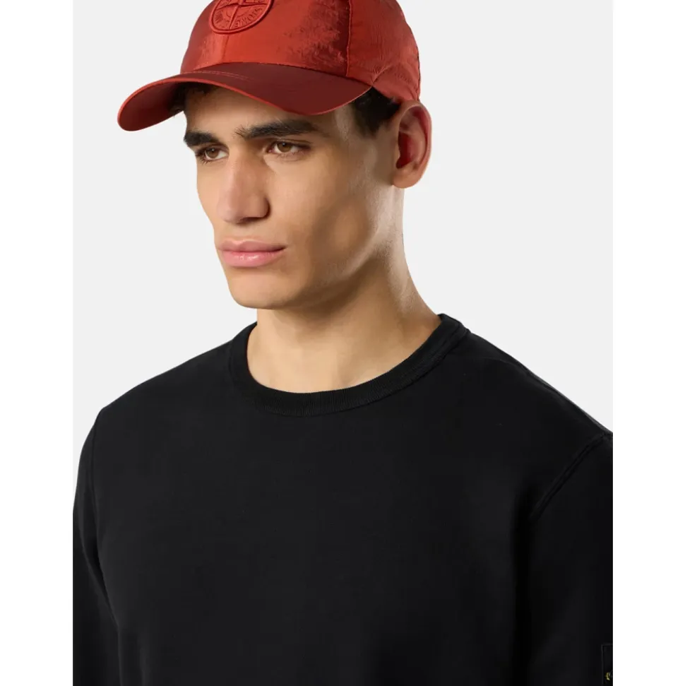 Schwarzer Pullover mit Kordelkapuze