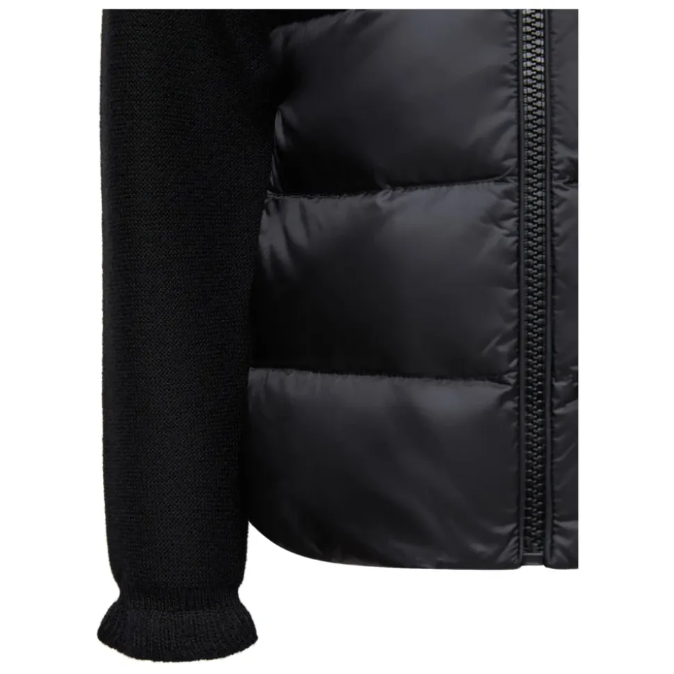 Schwarzer Pullover mit Rippenstrick