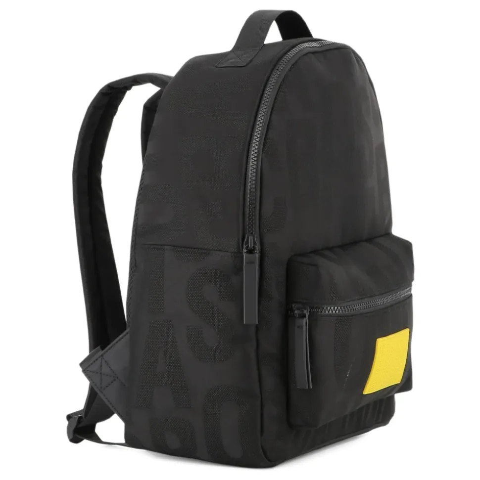 Schwarzer Rucksack mit gelbem Akzentpatch