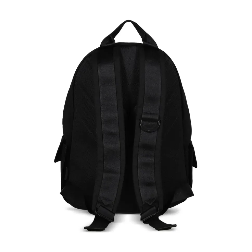 Schwarzer Rucksack mit verstellbaren Riemen