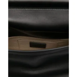Schwarzes Foldover Top mit Logo-Plakette
