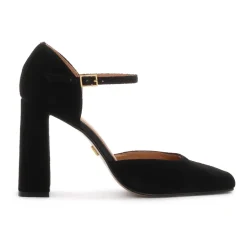 Semi-offene Wildlederpumps mit offener Zehenpartie auf einem Pfosten.Dieses Produkt fällt groß aus.