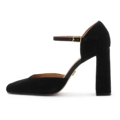 Semi-offene Wildlederpumps mit offener Zehenpartie auf einem Pfosten.Dieses Produkt fällt groß aus.
