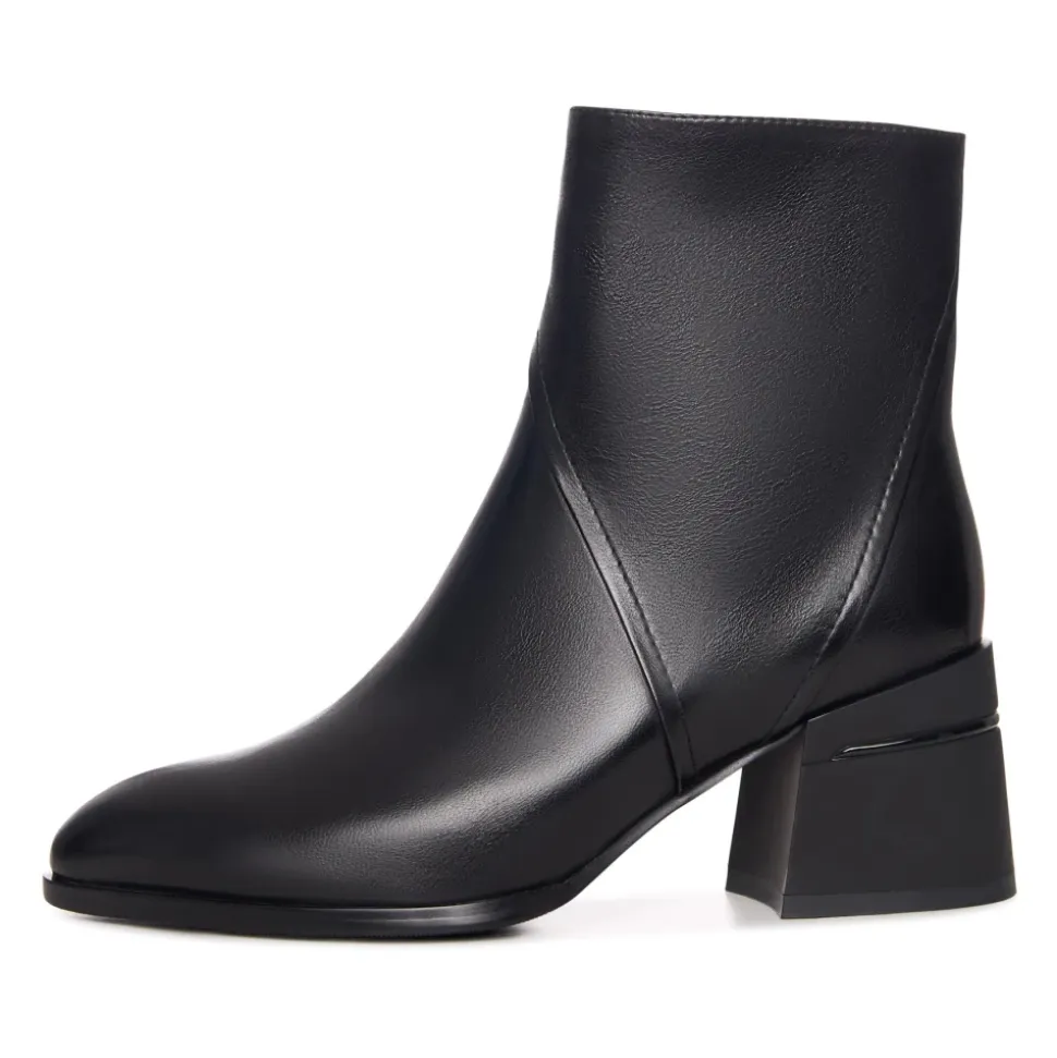 Skulptierte Eleganz Stiefeletten