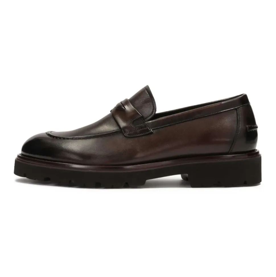 Slip-On Halbschuhe auf einer dicken Sohle